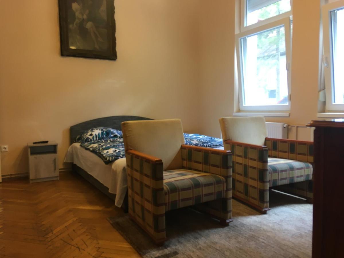 Honved Apartmanhaz Balatonlelle Buitenkant foto
