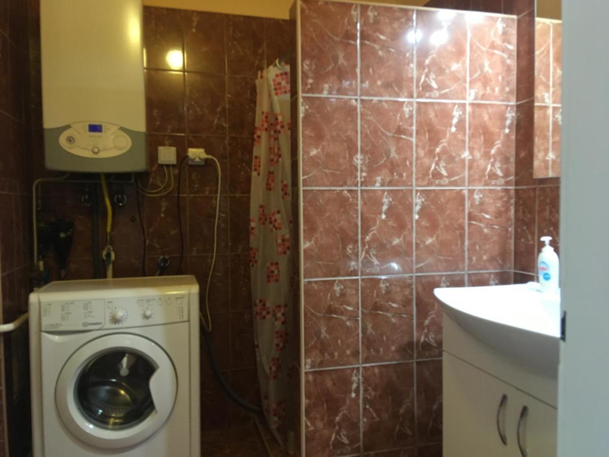 Honved Apartmanhaz Balatonlelle Buitenkant foto