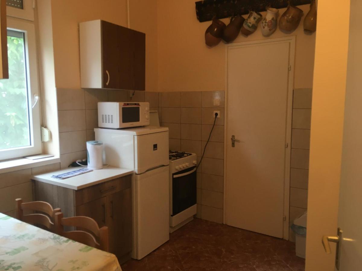 Honved Apartmanhaz Balatonlelle Buitenkant foto