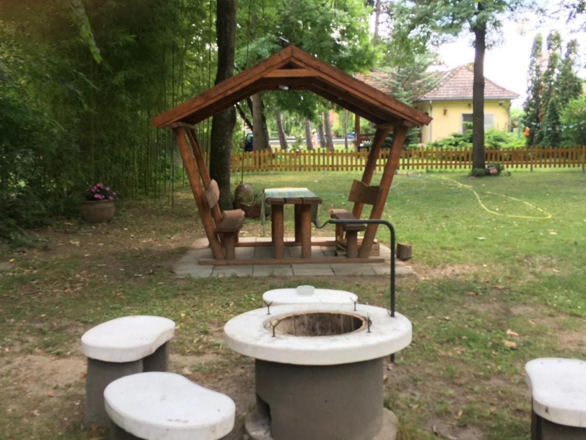 Honved Apartmanhaz Balatonlelle Buitenkant foto