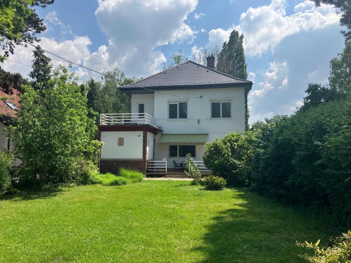Honved Apartmanhaz Balatonlelle Buitenkant foto