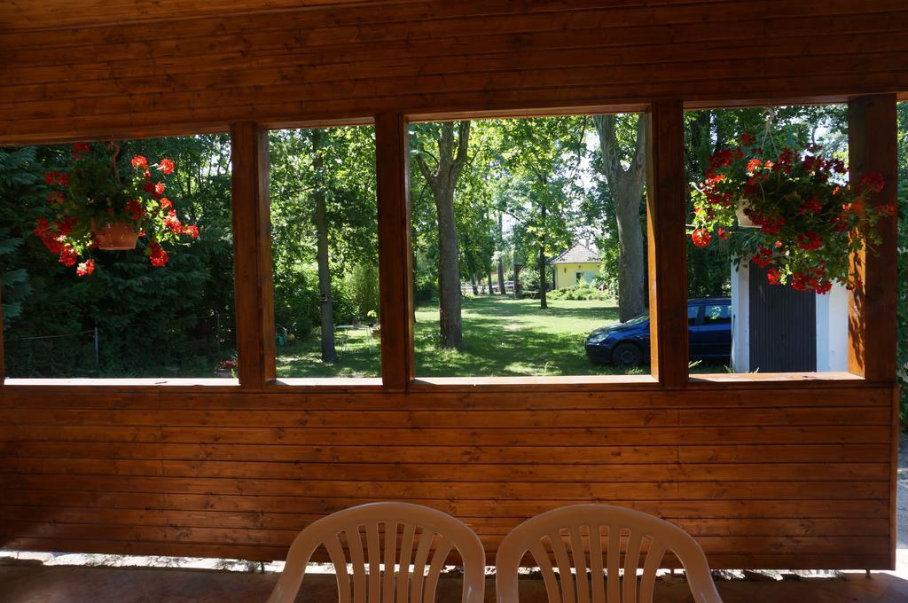 Honved Apartmanhaz Balatonlelle Buitenkant foto