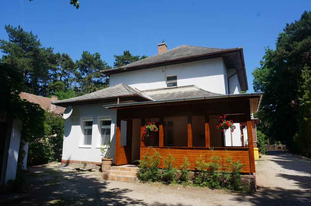 Honved Apartmanhaz Balatonlelle Buitenkant foto